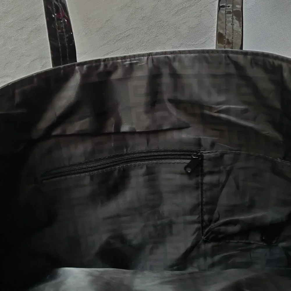 Designer Parfums GIVENCHY Black patent leather tote bag - Picture 7 of 11